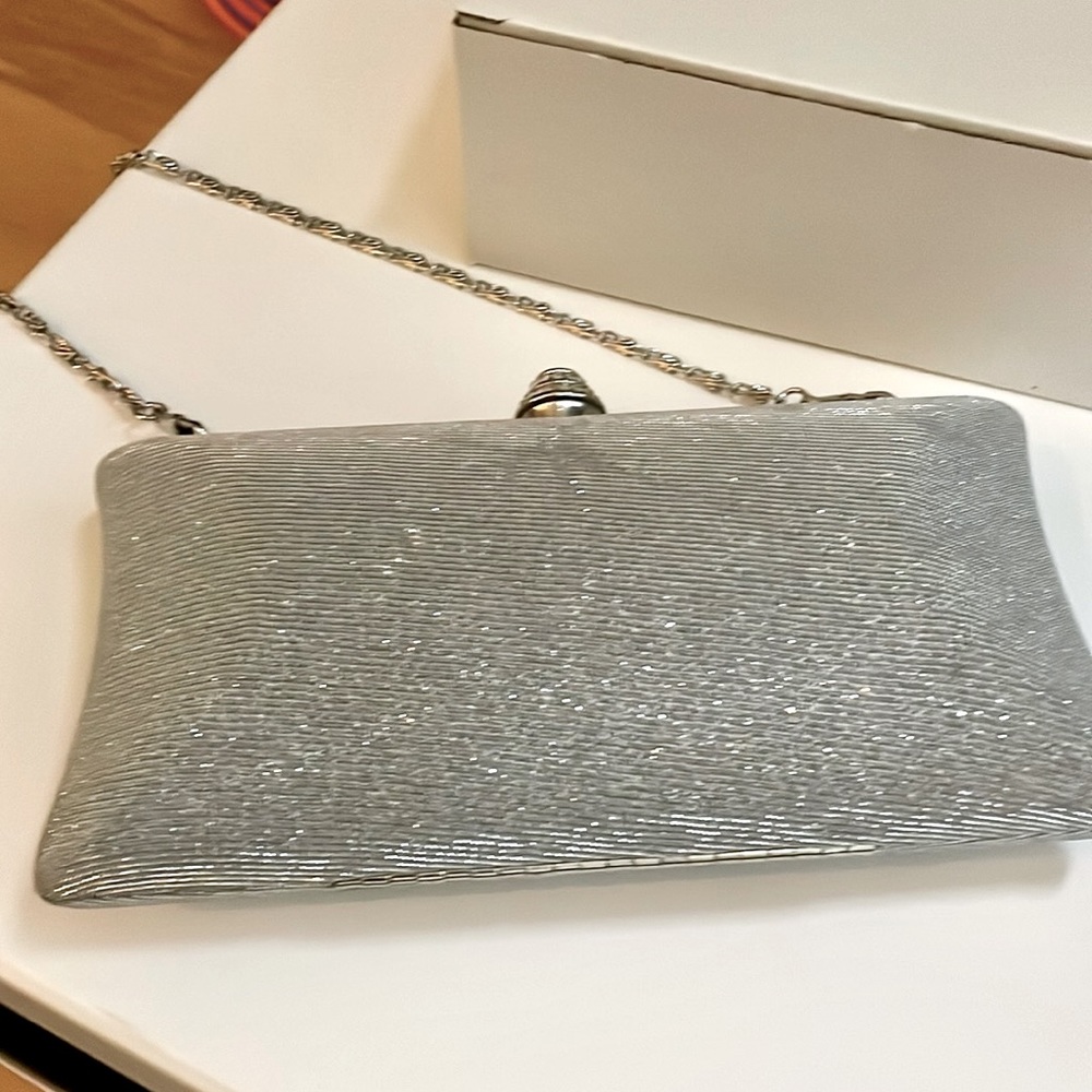 Silver Clam shell Turlock Bag - Picture 2 of 4